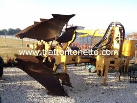 trattore usato varie ARATRO TRIVOMERE FUORI SOLCO MOD.20AP PIETRO MORO